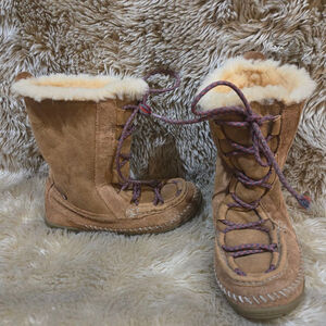 L.L. Bean kids size 4 Shearling Lined Suede Lace Up Moccasin Boots